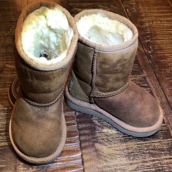 UGG  Australia children’s boot - Picture 1 of 9